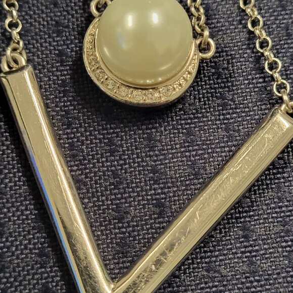 exclusive Silver Butler V Pearl Necklace - Picture 8 of 8